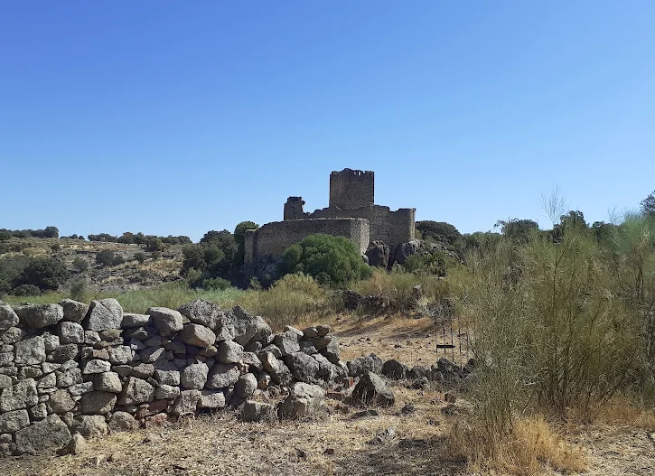 Castillo de Mayoralgo o de Garabato en Aldea del Cano: Castillo