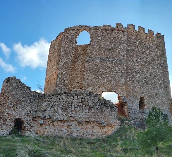 Castillo de Sisamón/Castillo de los Heredias en Sisamón: Castillo