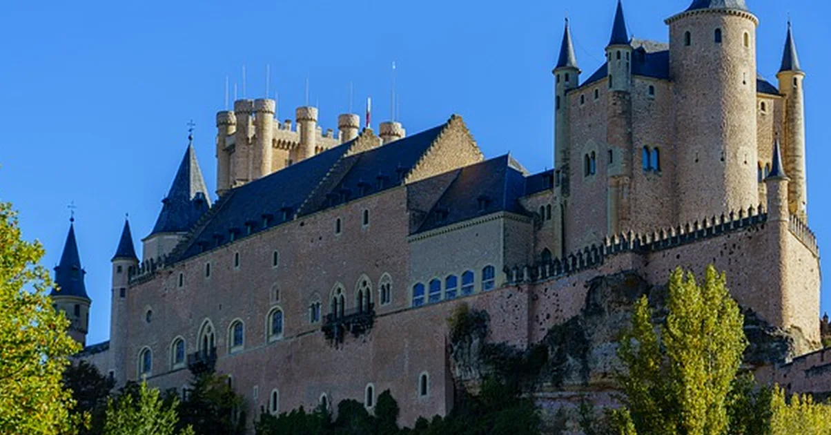 El error de asumir horarios diarios de castillos en Huesca