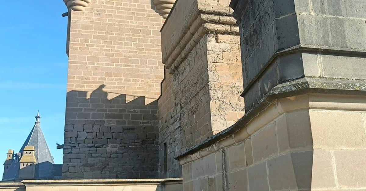 El error es mirar el cierre de castillos en Navarra