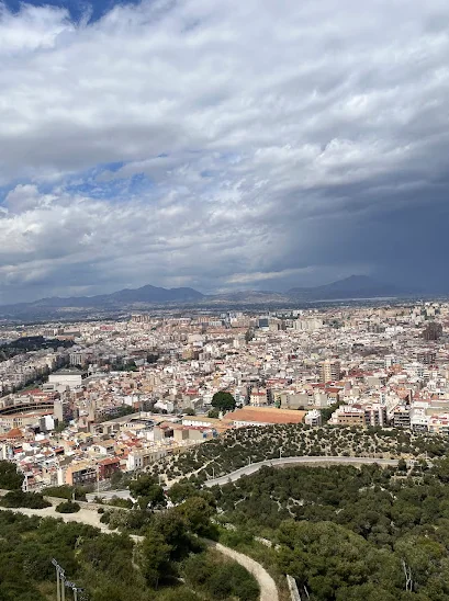 Subida al Castillo de Santa Bárbara: ruta y vistas
